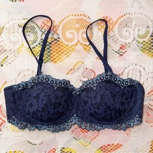 Victoria’s Secret navy & baby blue lace full coverage bra size 32C